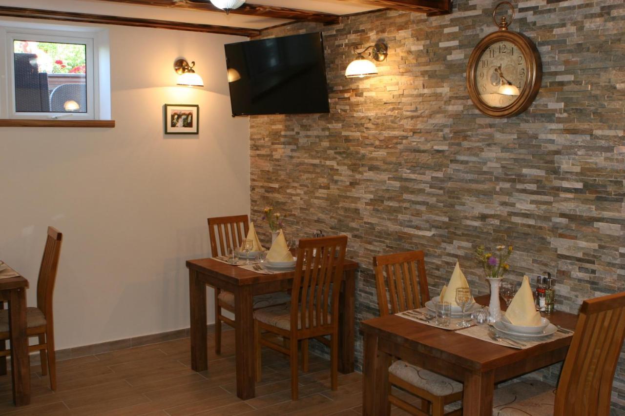 Millenium House 1 Bed & Breakfast Jezerce Eksteriør bilde