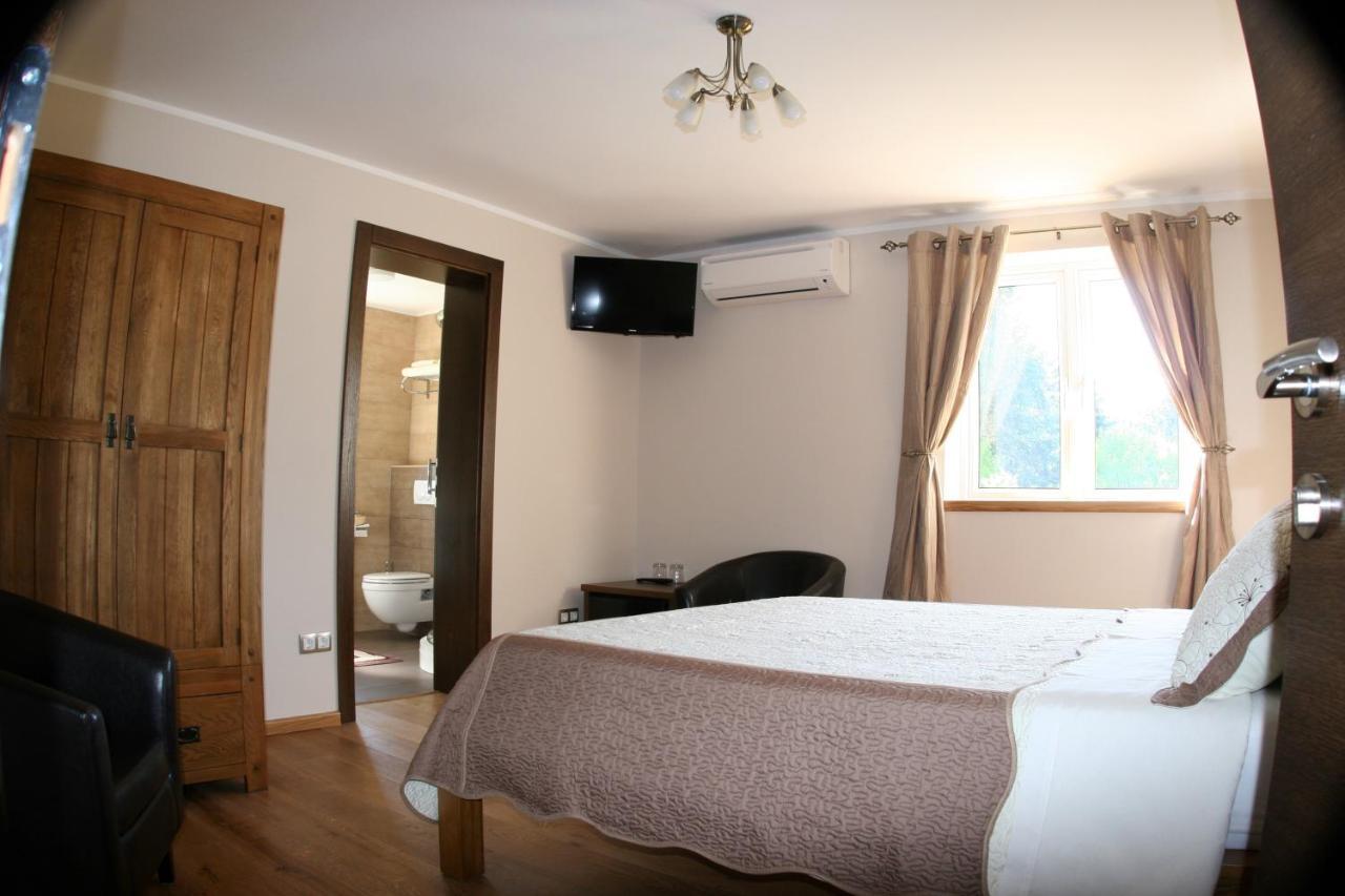 Millenium House 1 Bed & Breakfast Jezerce Eksteriør bilde
