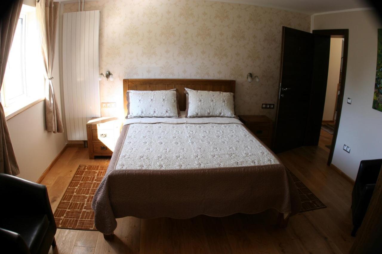 Millenium House 1 Bed & Breakfast Jezerce Eksteriør bilde